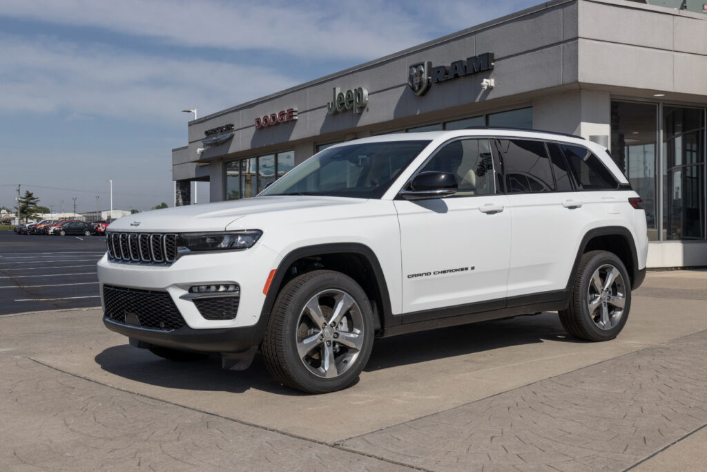 Cars Similar To Jeep Grand Cherokee (8 Alternatives in 2022)